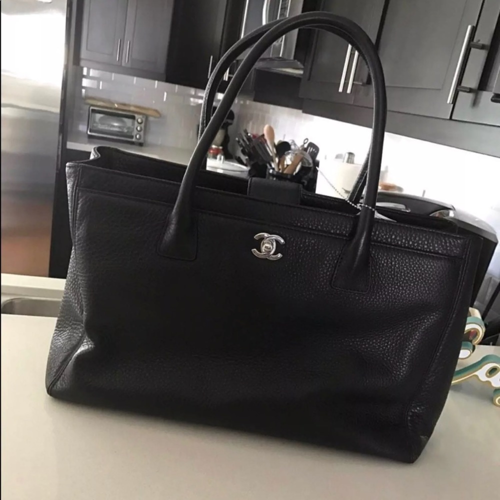 (SOLD) Chanel Executive Cerf Tote - Picture 1 of 7